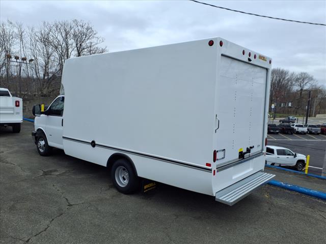 2025 Chevrolet Express 3500