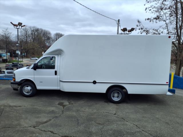 2025 Chevrolet Express 3500