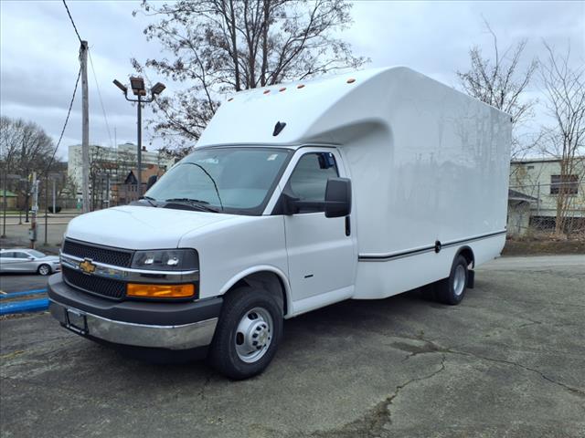 2025 Chevrolet Express 3500