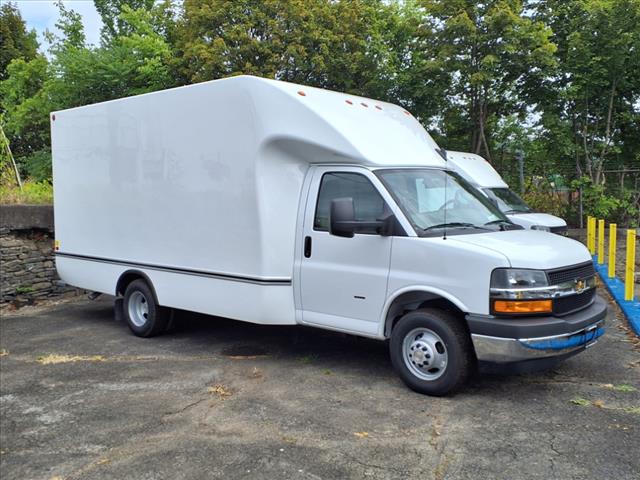 2025 Chevrolet Express 3500