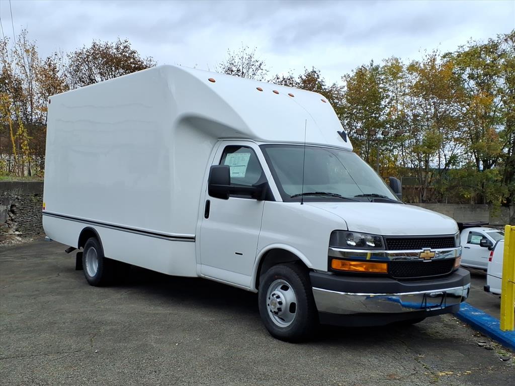 2025 Chevrolet Express 3500