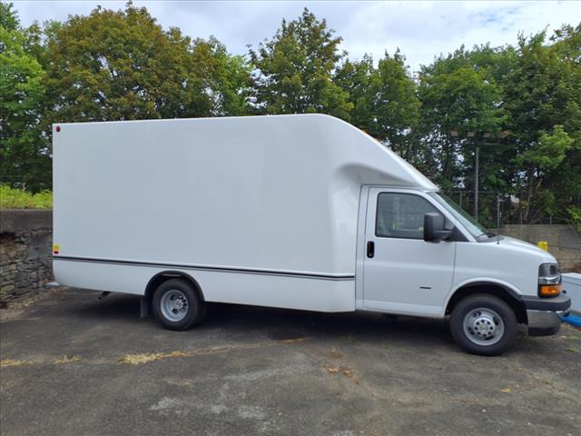 2025 Chevrolet Express 3500