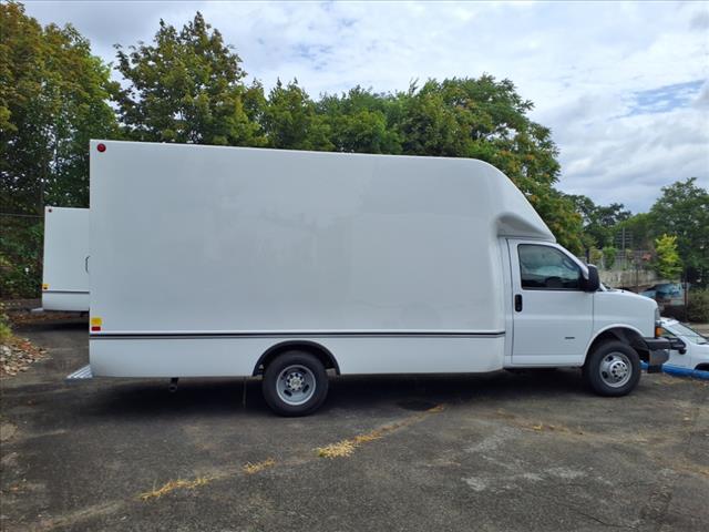 2025 Chevrolet Express 3500