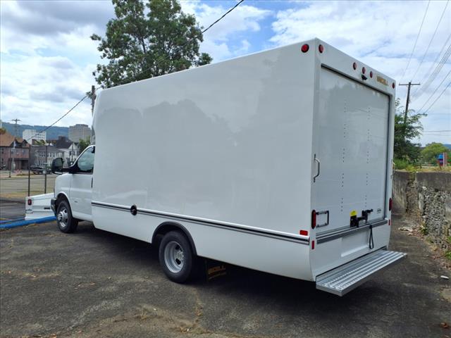 2025 Chevrolet Express 3500