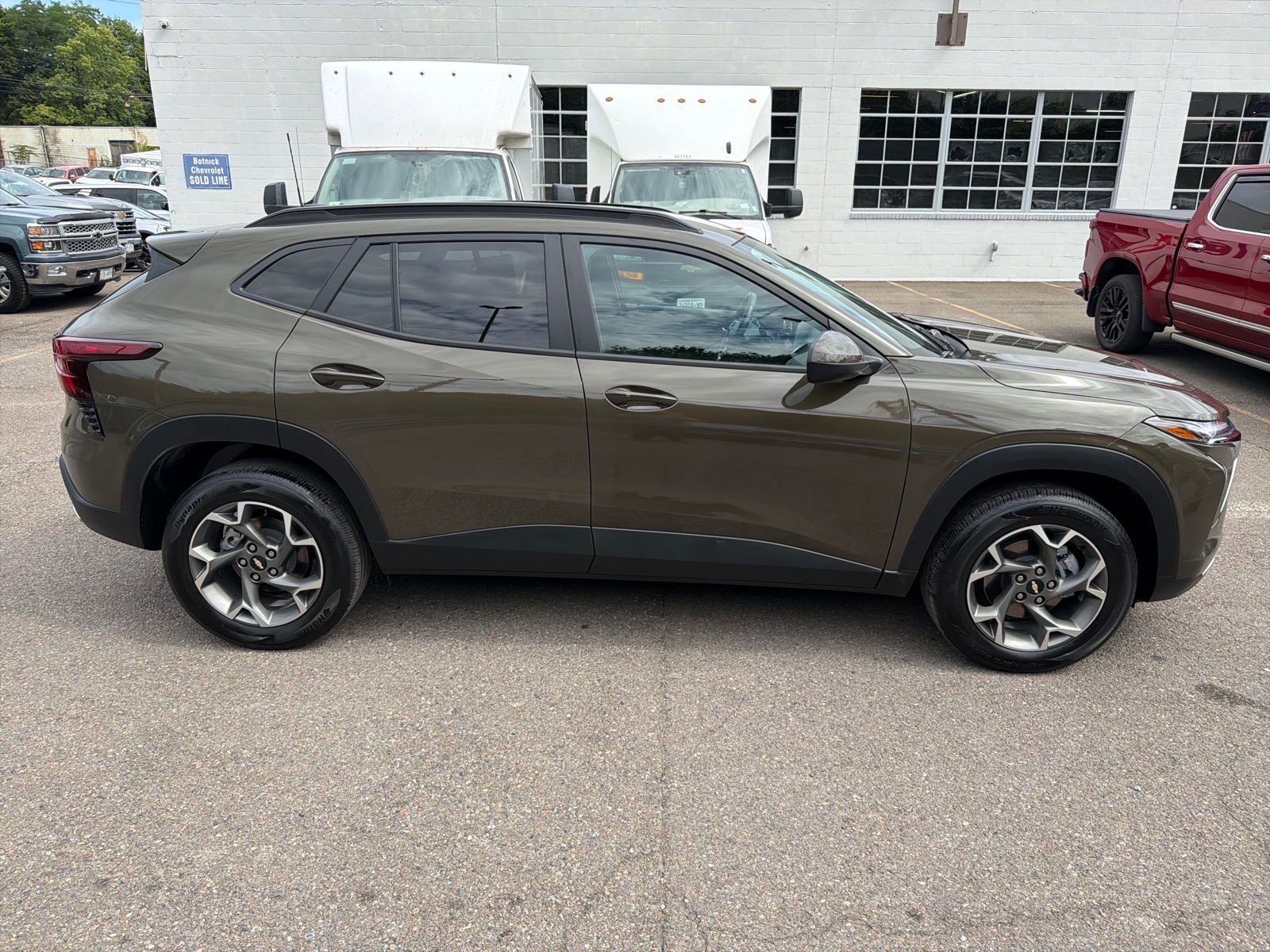 View vehicle photo 4