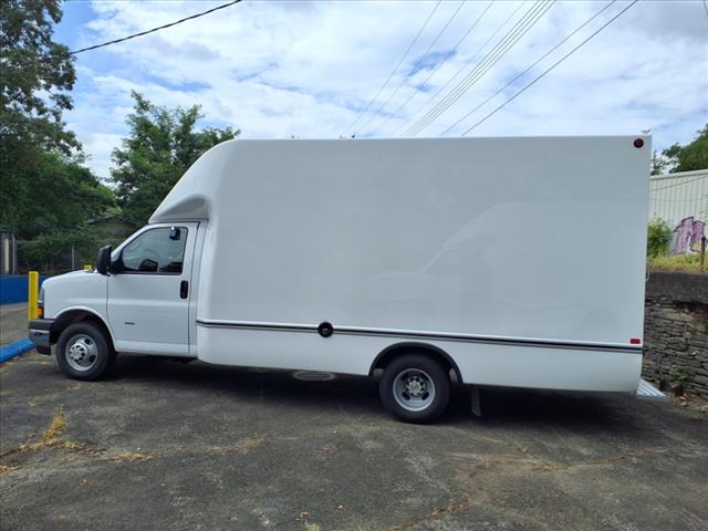 2025 Chevrolet Express 3500