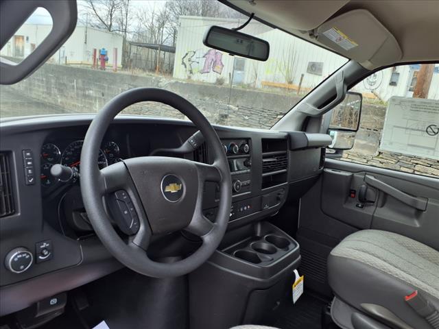 2025 Chevrolet Express 3500