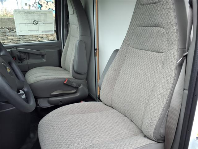 2025 Chevrolet Express 3500