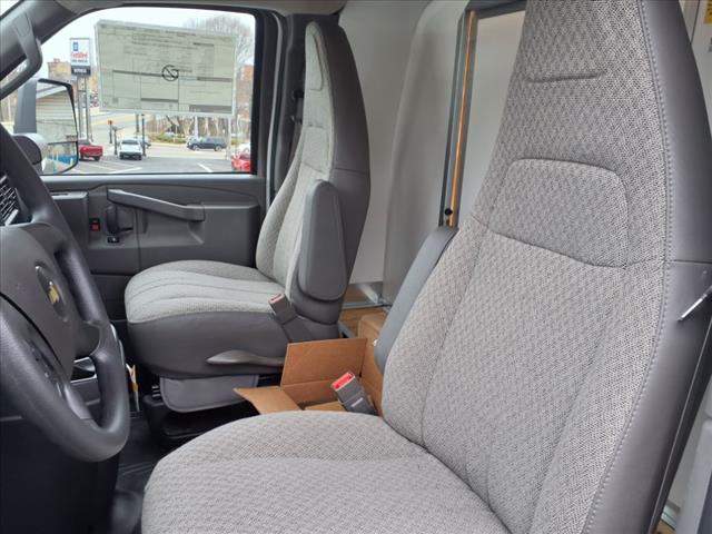2025 Chevrolet Express 3500