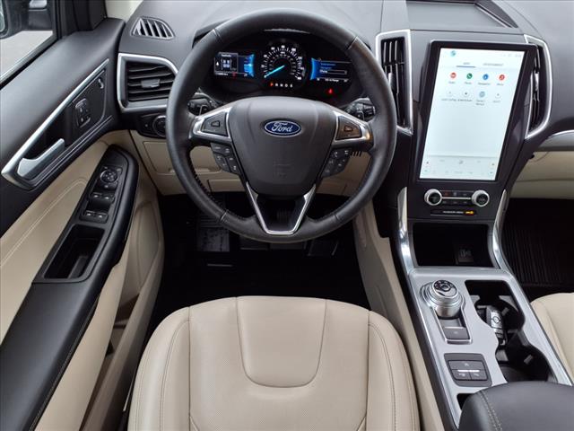 2022 Ford Edge Titanium 12