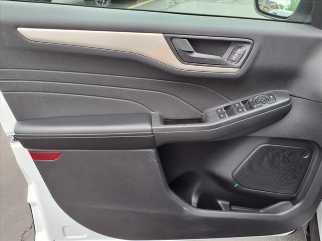 2022 Ford Escape Hybrid SE