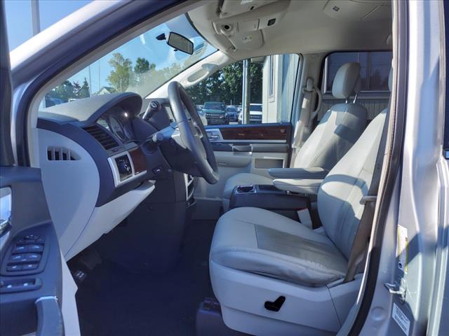 2010 Chrysler Town and Country Touring Plus 14