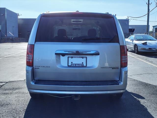 2010 Chrysler Town and Country Touring Plus 6