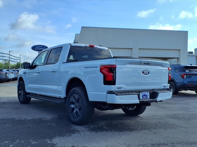 2025 Ford F-150 Lightning Flash - Photo 2