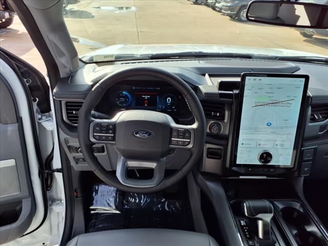 2025 Ford F-150 Lightning Flash - Photo 3