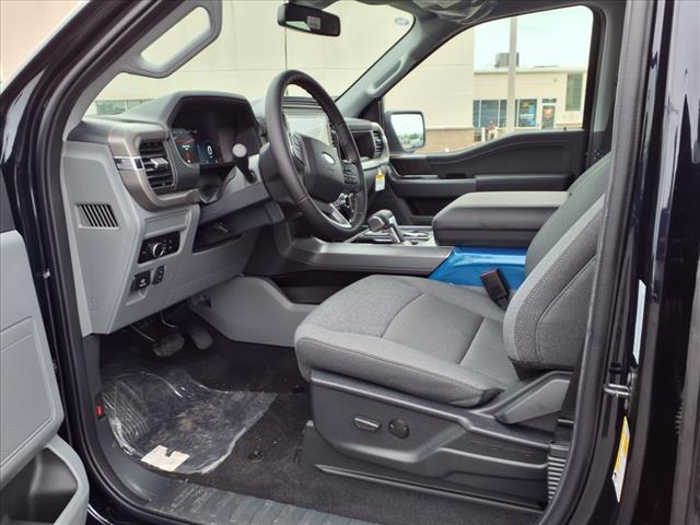 2025 Ford F-150 Lightning XLT - Photo 6