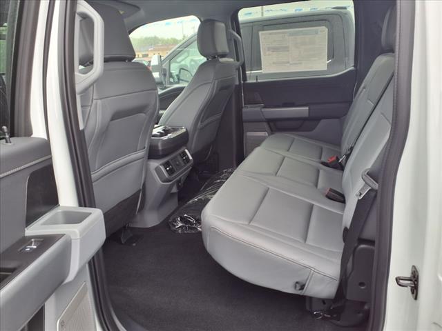 2025 Ford F-150 Lightning Flash - Photo 8