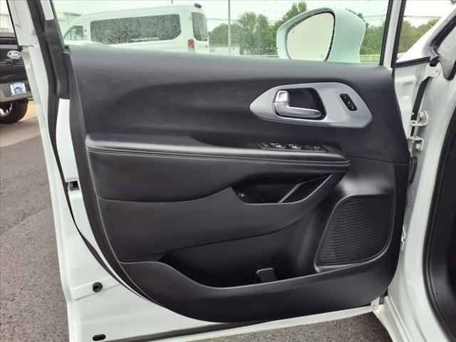 2022 Chrysler Pacifica Hybrid Touring L