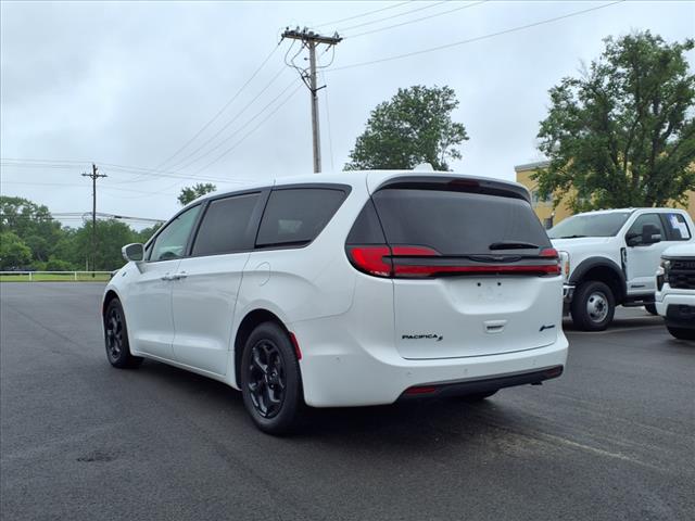 2022 Chrysler Pacifica Hybrid Touring L