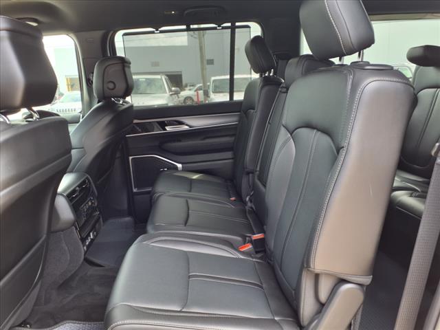 2025 Jeep Wagoneer Base