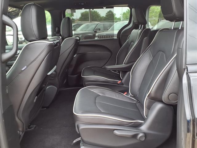2025 Chrysler Pacifica Plug-In Hybrid Premium S Appearance
