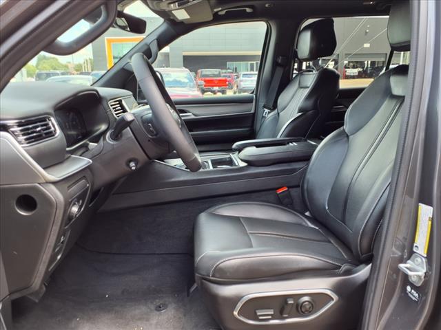 2025 Jeep Wagoneer Base