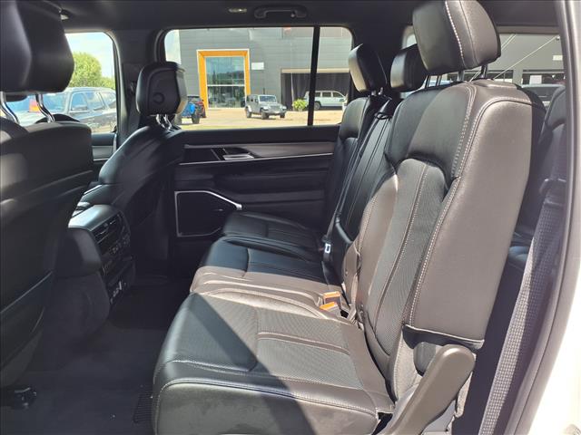 2025 Jeep Wagoneer Base