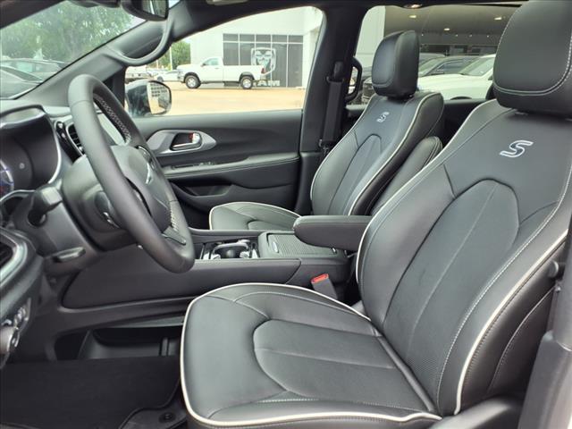 2025 Chrysler Pacifica Plug-In Hybrid Premium S Appearance
