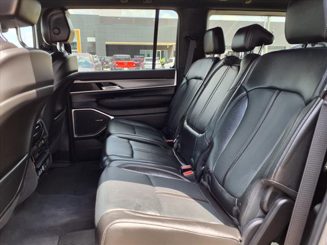 2025 Jeep Wagoneer Base