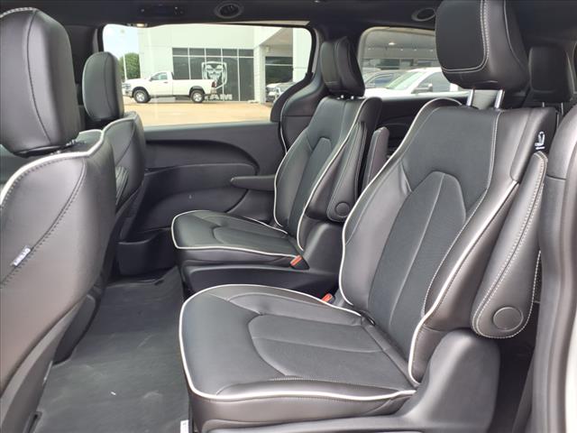 2025 Chrysler Pacifica Plug-In Hybrid Premium S Appearance
