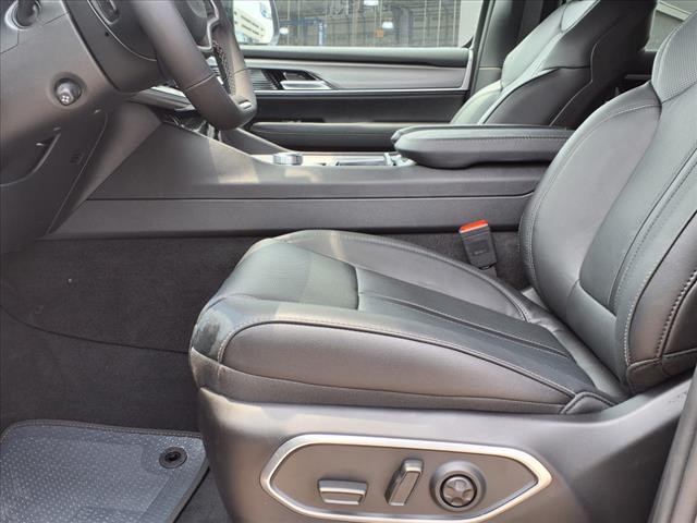 2025 Jeep Wagoneer L Base