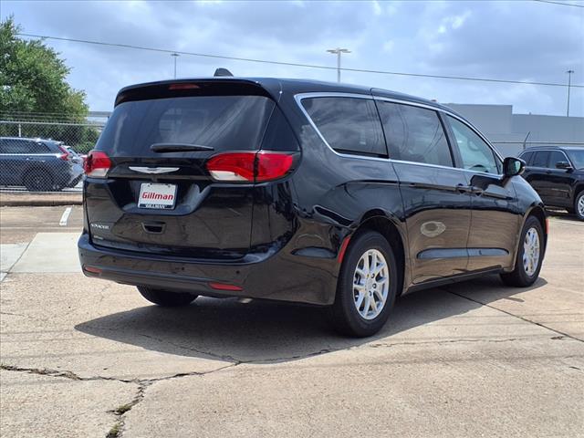 2025 Chrysler Voyager LX