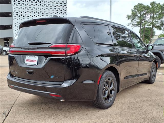 2025 Chrysler Pacifica Plug-In Hybrid Premium S Appearance