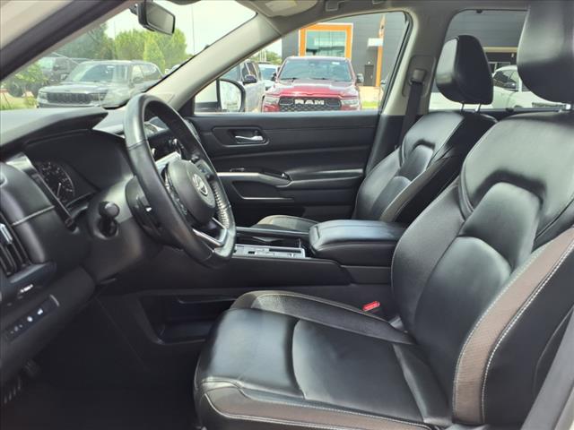 2024 Nissan Pathfinder SL