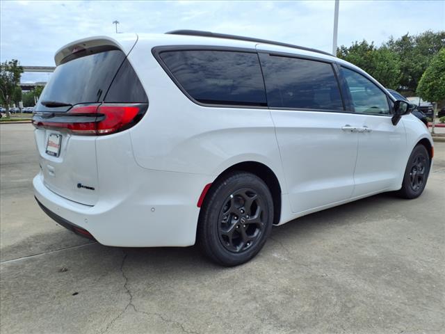 2025 Chrysler Pacifica Plug-In Hybrid Premium S Appearance