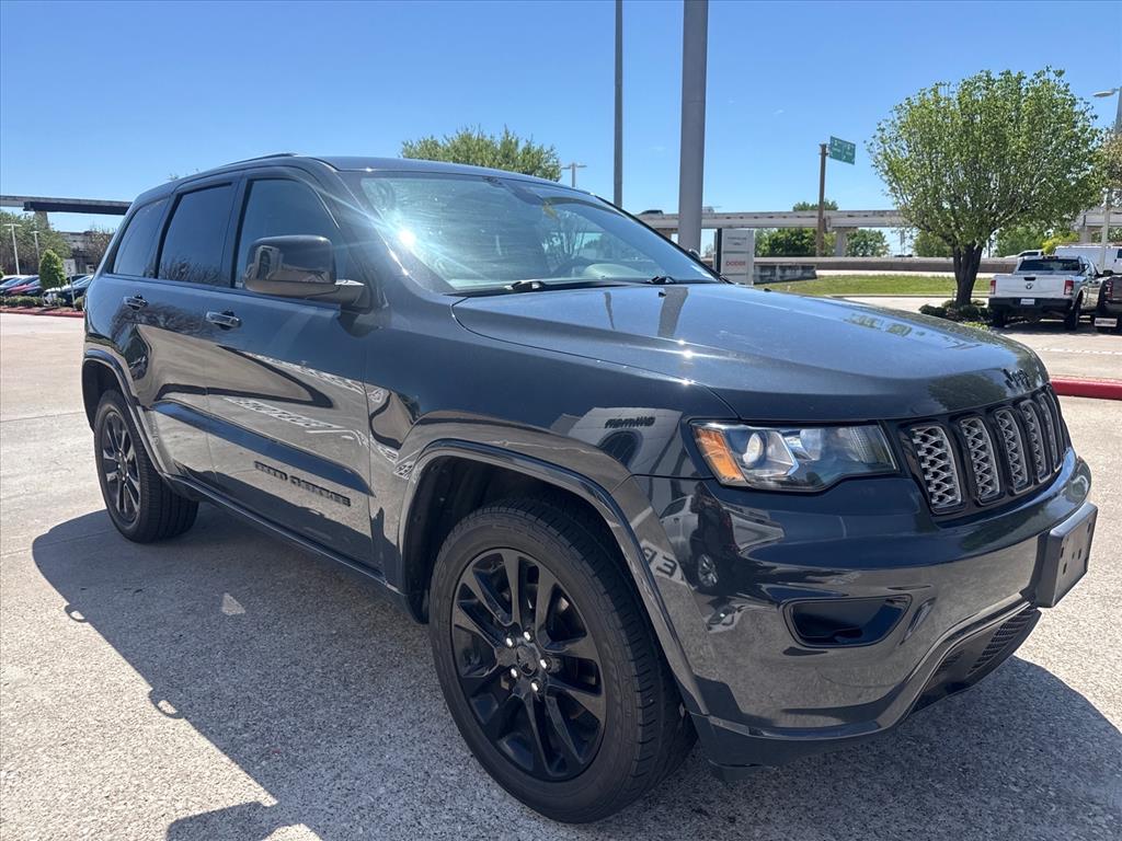 2017 Jeep Grand Cherokee Altitude - main photo