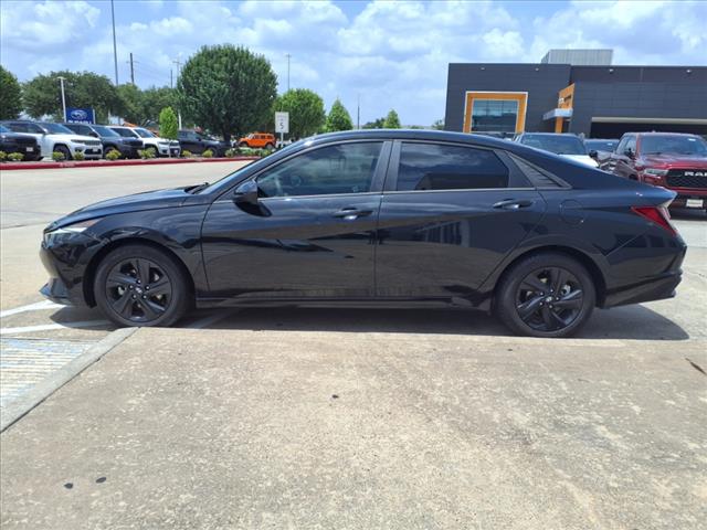 2022 Hyundai ELANTRA SEL