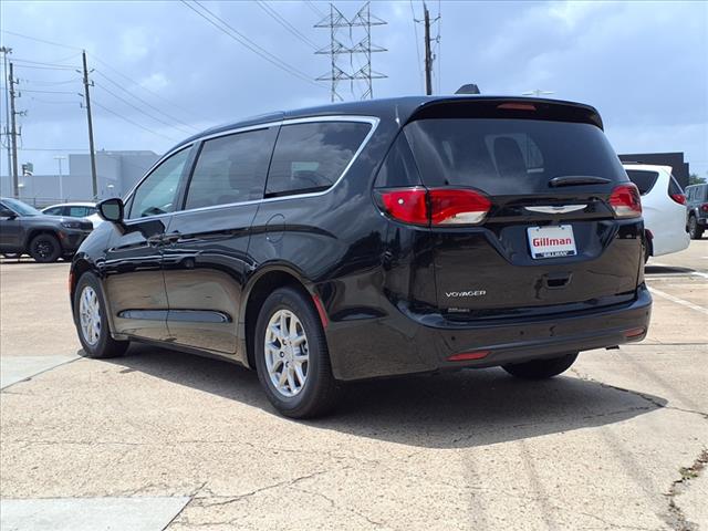 2025 Chrysler Voyager LX