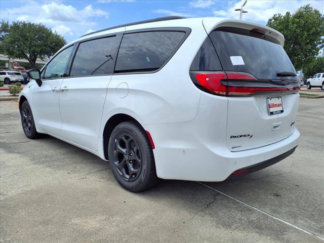 2025 Chrysler Pacifica Plug-In Hybrid Premium S Appearance