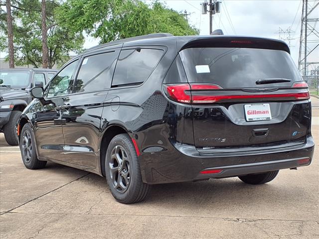 2025 Chrysler Pacifica Plug-In Hybrid Premium S Appearance