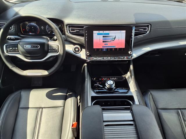 2025 Jeep Wagoneer Base