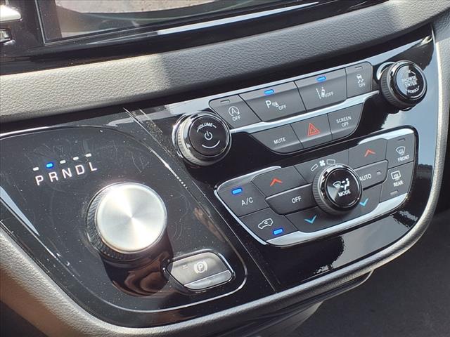 2025 Chrysler Voyager LX