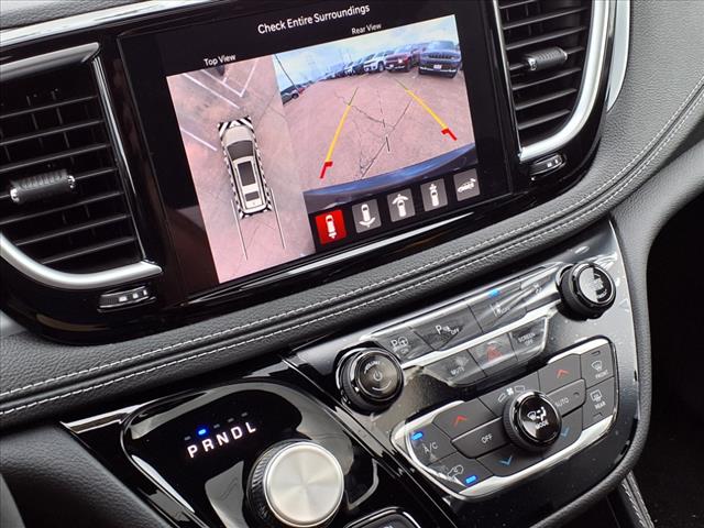 2025 Chrysler Pacifica Plug-In Hybrid Premium S Appearance