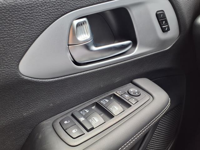 2025 Chrysler Pacifica Plug-In Hybrid Premium S Appearance
