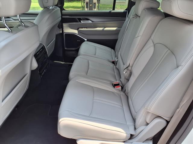 2025 Jeep Wagoneer Base