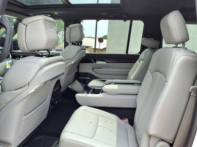 2025 Jeep Grand Wagoneer Base