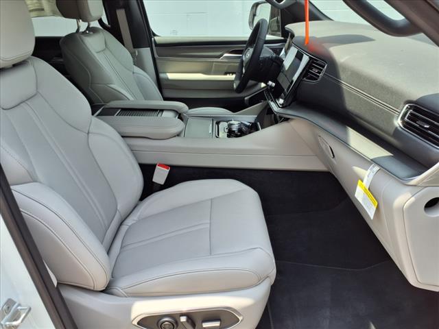 2025 Jeep Wagoneer Base