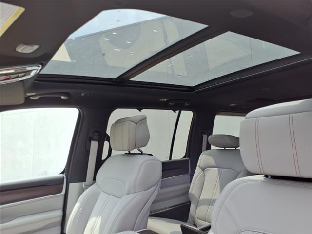 2025 Jeep Grand Wagoneer Base