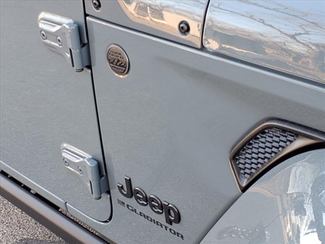 2025 Jeep Gladiator NightHawk