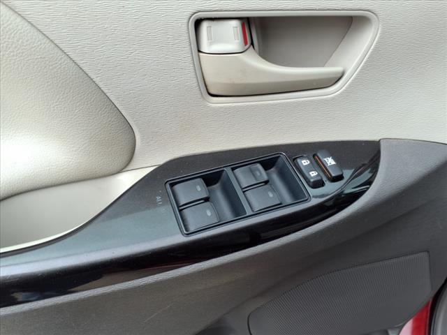 2012 Toyota Sienna LE 7-Passenger Auto Access Seat